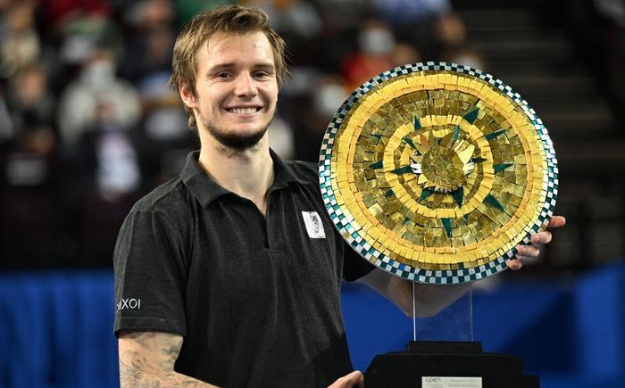 络纷纷参与 络纷纷参与